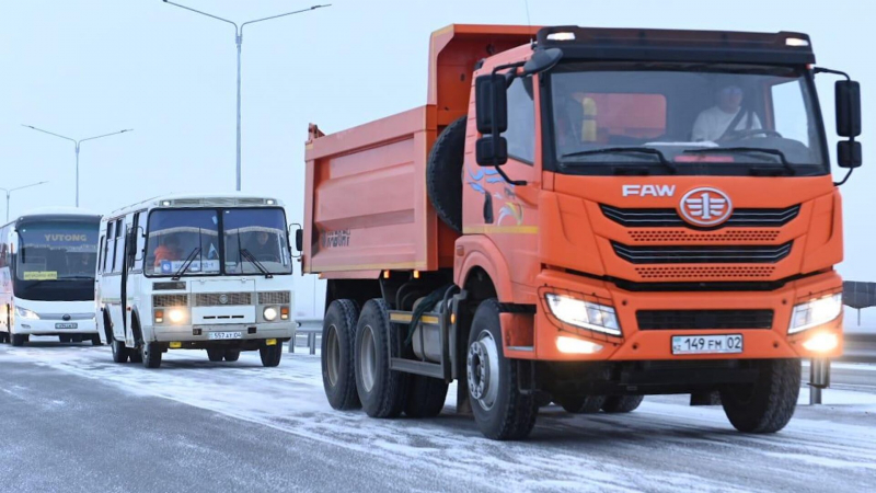 В двух областях Казахстана закрыты автотрассы