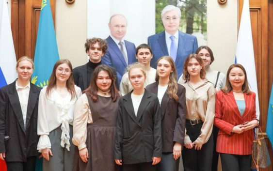 Московские студенты, изучающие казахский язык, посетили посольство Казахстана в России