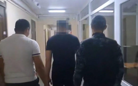 Мужчина избил двух врачей в детской больнице Караганды