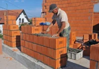 Какие кирпичи подойдут для экономичного строительства