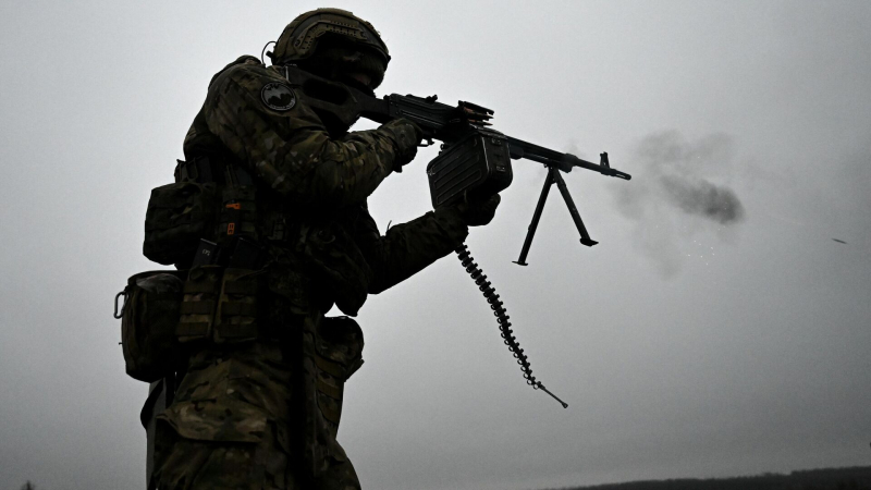 Более 390 военных и два танка потеряли ВСУ на Курском направлении - сводка Минобороны РФ