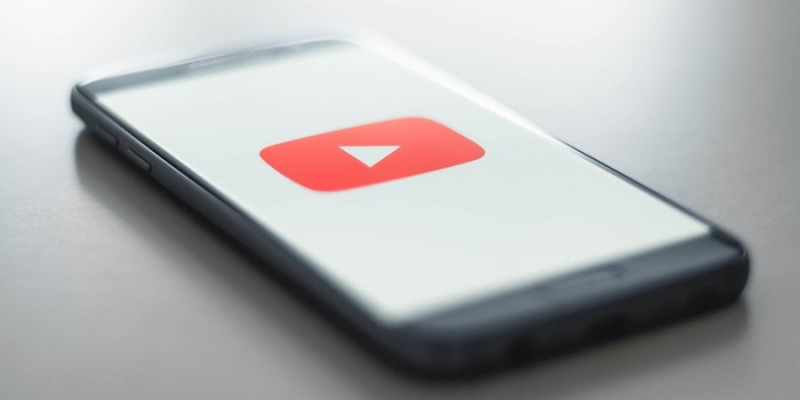 Боротьба з&nbsp;хейтерами. YouTube запускає нову функцію для аналізу коментарів