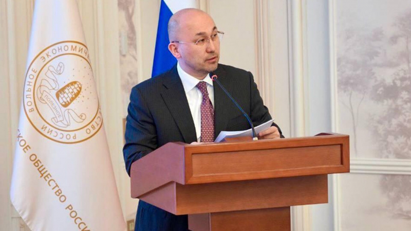Даурен Абаев прокомментировал сообщения о "черных списках" на въезд в Россию и Казахстан