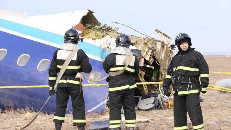 Минтранс Казахстана рассказал о версии взрыва кислородного баллона в самолете AZAL