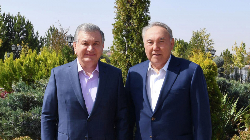 Мирзиеев поздравил Назарбаева с днем рождения 